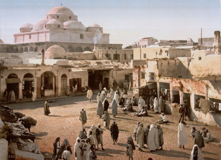 Foto sebuah pasar di Tunisia tahun 1899. (Source: Ibnbattuta.berkeley.edu)