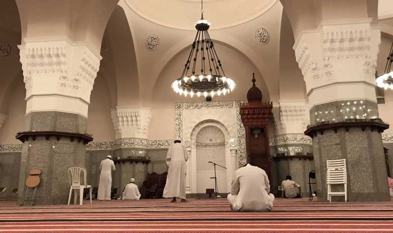 Masjid Sederhana Tepi Laguna