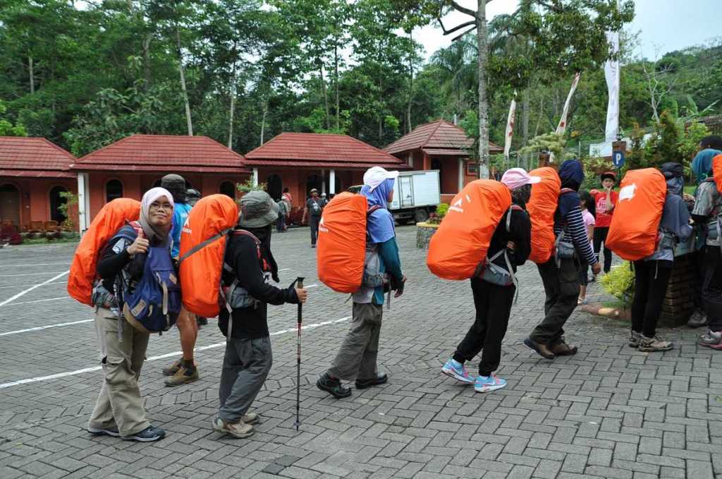 Menuju Puncak Bayangan